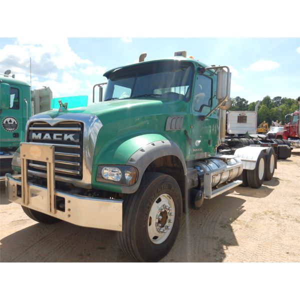 2014 MACK GU713 Day Cab Truck