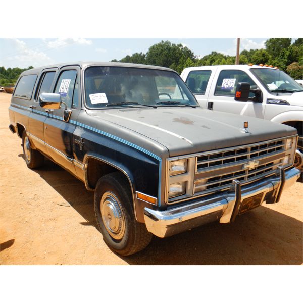 1986 CHEVROLET SUBURBAN SUV