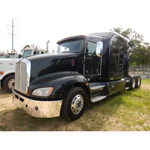 2012 KENWORTH T660 Sleeper Truck