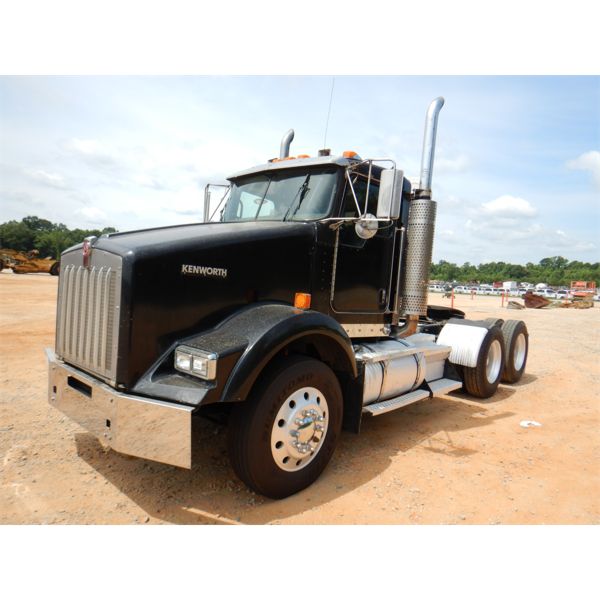 2006 KENWORTH T800 Day Cab Truck