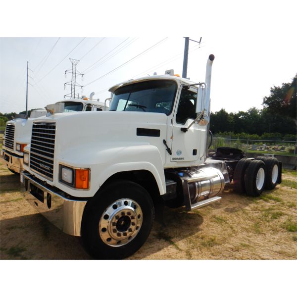 2013 MACK CHU613 Day Cab Truck