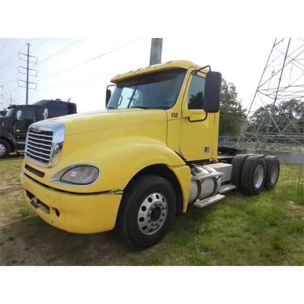 2015 FREIGHTLINER COLUMBIA Day Cab Truck