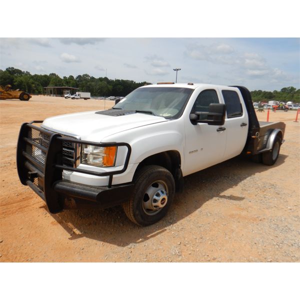 2011 GMC 3500 HD Flatbed Truck