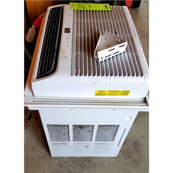FRIGIDAIRE AIR CONDITIONER/ WORKS
