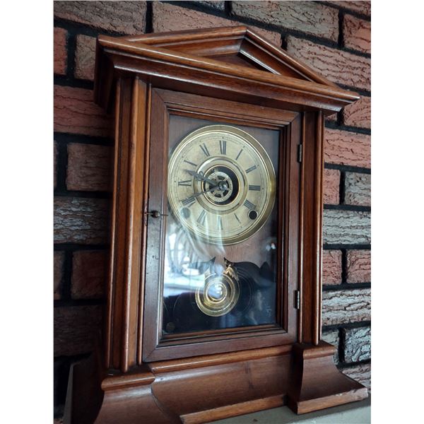 ANTIQUE WOOD WINDUP MANTEL CLOCK, RUNS