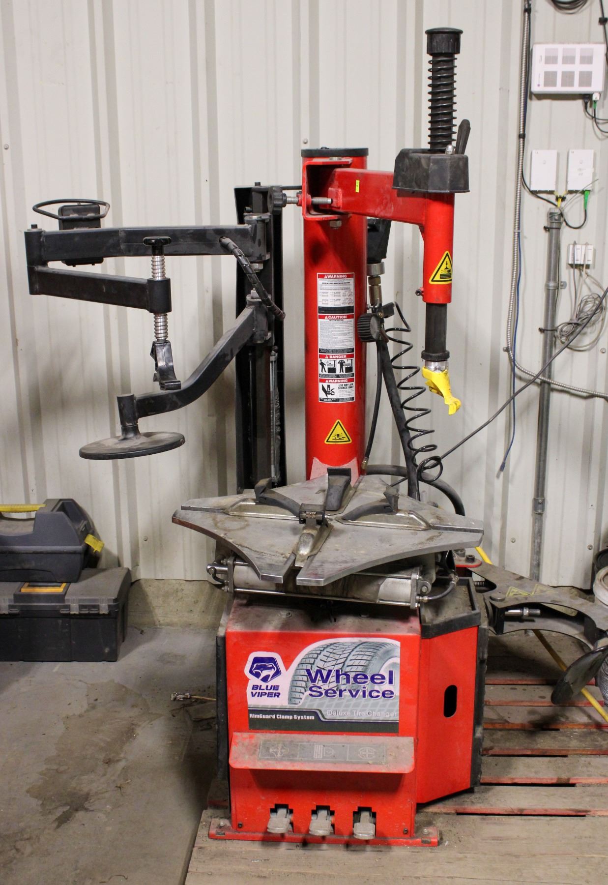 BLUE VIPER TIRE CHANGER MACHINE. BARLEY USED