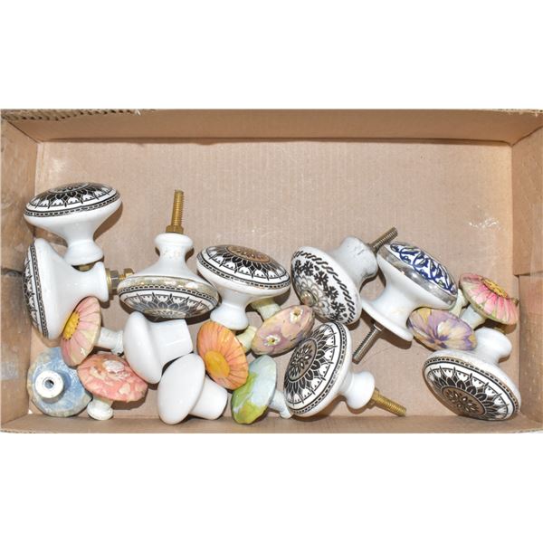 18 PORCELAIN CABINET KNOBS