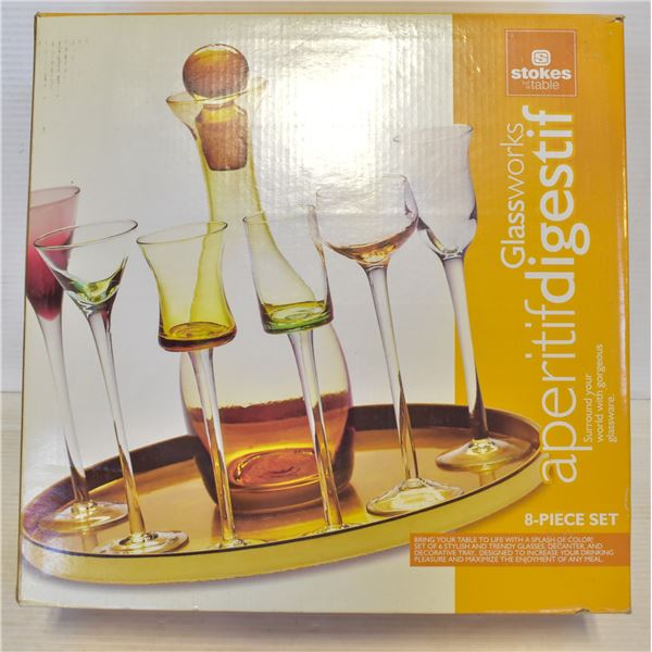 NEW LIQUOR GLASSES, DECANTER AND TRAY SET