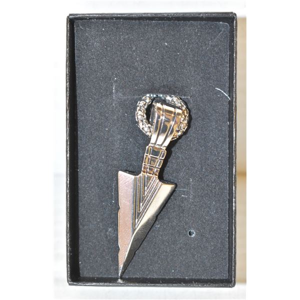 SILVER ALLOY ARROWHEAD PENDANT AND CHAIN