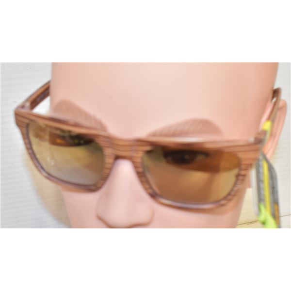 PAIR OF FOSTER GRANT SUNGLASSES