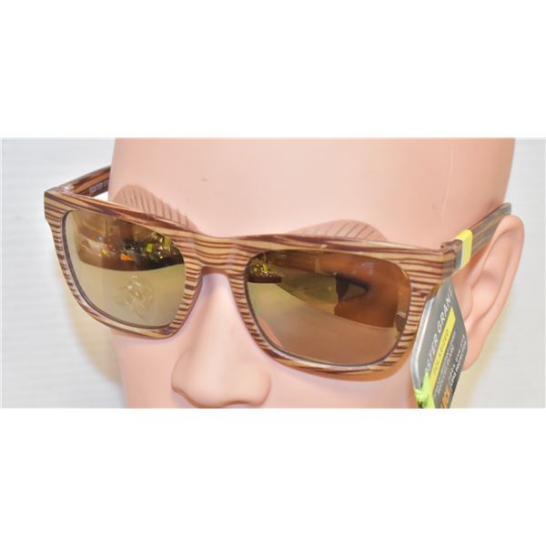 PAIR OF FOSTER GRANT SUNGLASSES