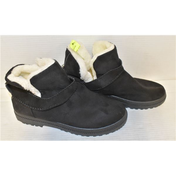 WOMENS SIZE 8.5 LINED WINTER BOOTS