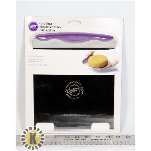 NEW WILTON CAKE LIFTER