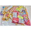 Image 1 : BAG OF ASSORTED CANDY + CHOCOLATE BARS