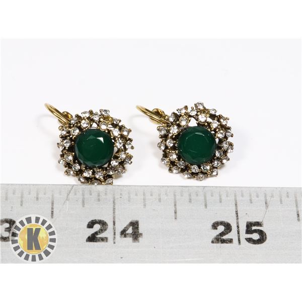 NEW FAUX EMERALD CENTER STONE LEAVER BACK