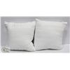 Image 1 : SET OF 2 WHITE THROW PILLOWS APPROX. 16X16"