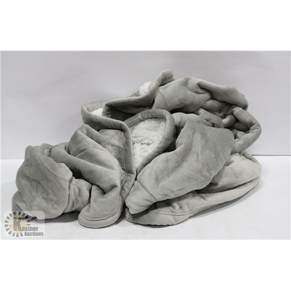 WEIGHTED IDEA COMFY BLANKET HOODIE WITH DBL POCKET