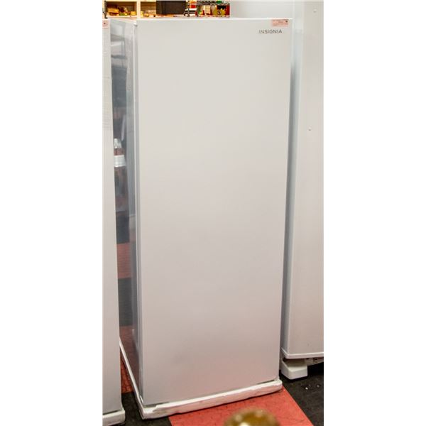 NEW INSIGNIA 7 CUBIC FT UPRIGHT FREEZER