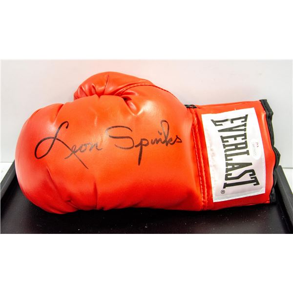 LEON SPINKS COA AUTOGRAPH BOXING GLOVE IN DISPLAY