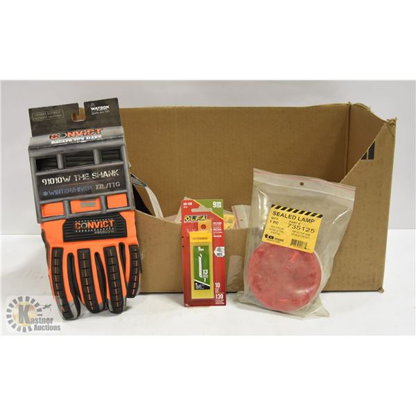 MISC LOT INCLUDES GLOVES, LIGHTS, OLAF BLADES