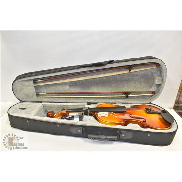 VIOLIN CASE WITH 2 EXTRA BOWS + SET OF STRINGS