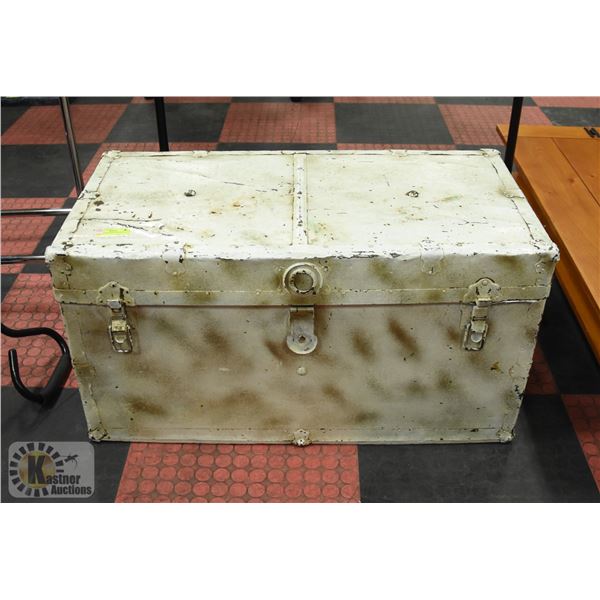 ANTIQUE STEAMER TRUNK - 36" X 19" X 18"