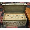 Image 2 : ANTIQUE STEAMER TRUNK - 36" X 19" X 18"
