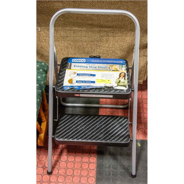 COSTCO 2 STEP STEPSTOOL