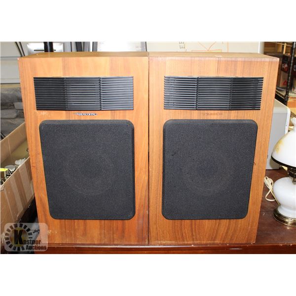 PAIR OF VINTAGE REALISTIC SPEAKERS