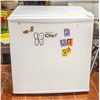 Image 1 : MASTER CHEF MINI BAR FRIDGE - NEEDS CLEANING