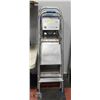 Image 1 : LOT OF 4 STEP LADDERS