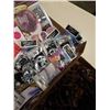 Image 8 : TRAY OF 60 NEW LEATHER BRACELETS/NECKLACES WITH TRAY OF NEW JEWELRY AND HAIR ACCESSORIES