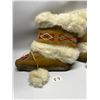 Image 3 : First Nations Beaded Footwear Mukluks - Foot Approx 9"x3" Height 8"