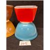 Image 2 : Mixed Lot of Vintage Pyrex (3) 1.5 Pt Mixing Bowls & (1) Small Fridge Dish w/Lid
