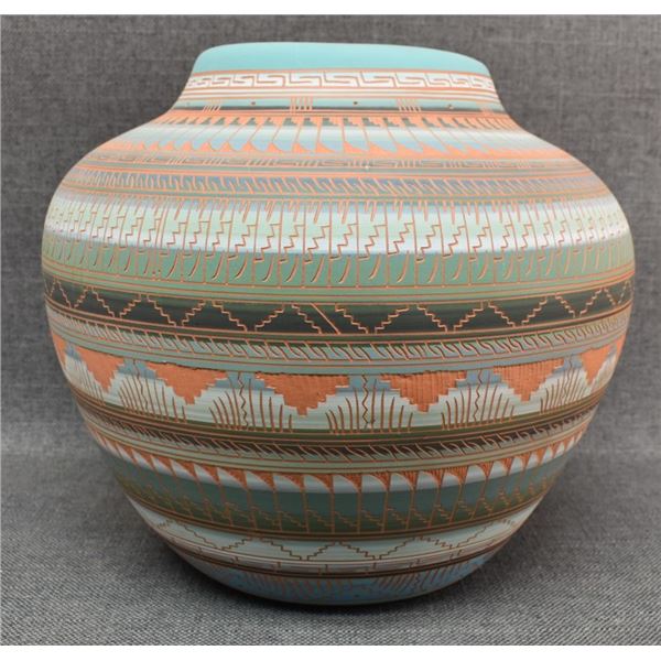 NAVAJO INDIAN CERAMIC OLLA