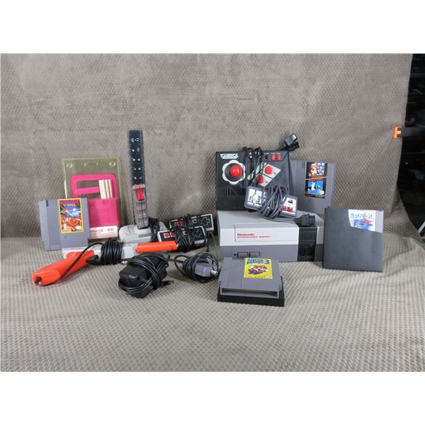 Nintendo 1985 Model NES-001 with 4 Games