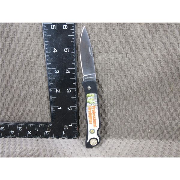 NEW - S & W Folding Knife - Professional Firefighter