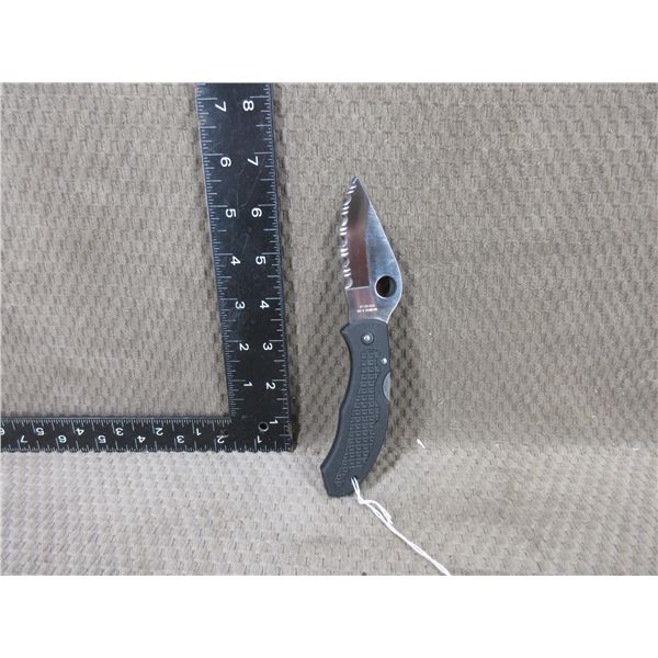 NEW - Spyderco Folding Pocket Knife - With Carabiner
