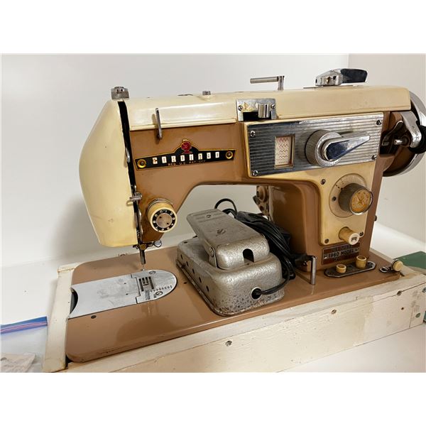Coronado DE LUXE 1960 Model MZ-51 Zig-Zag Sewing Machine
