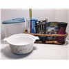 Image 1 : LOT OF RANDOM HOUSEHOLD ITEMS WITH BASKET