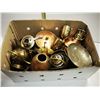 Image 1 : BOX OF BRASS AND COPPER COLLECTIBLES