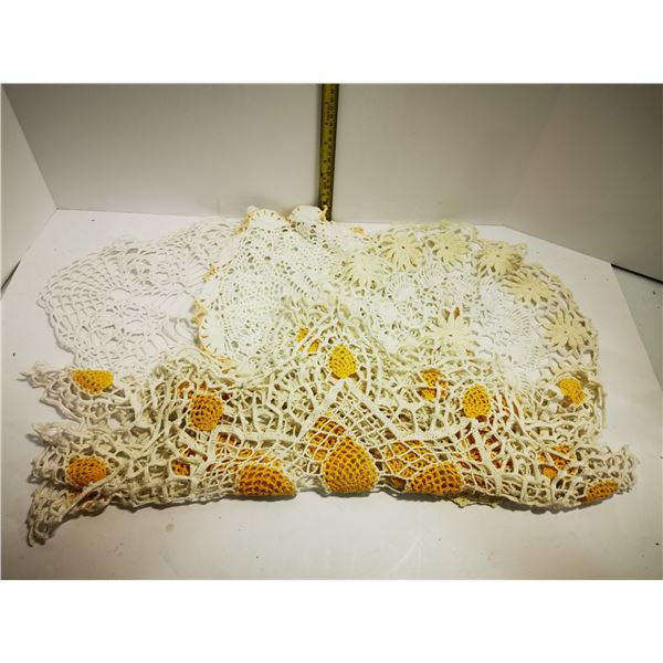LOT OF VINTAGE HOMEMADE DOILIES
