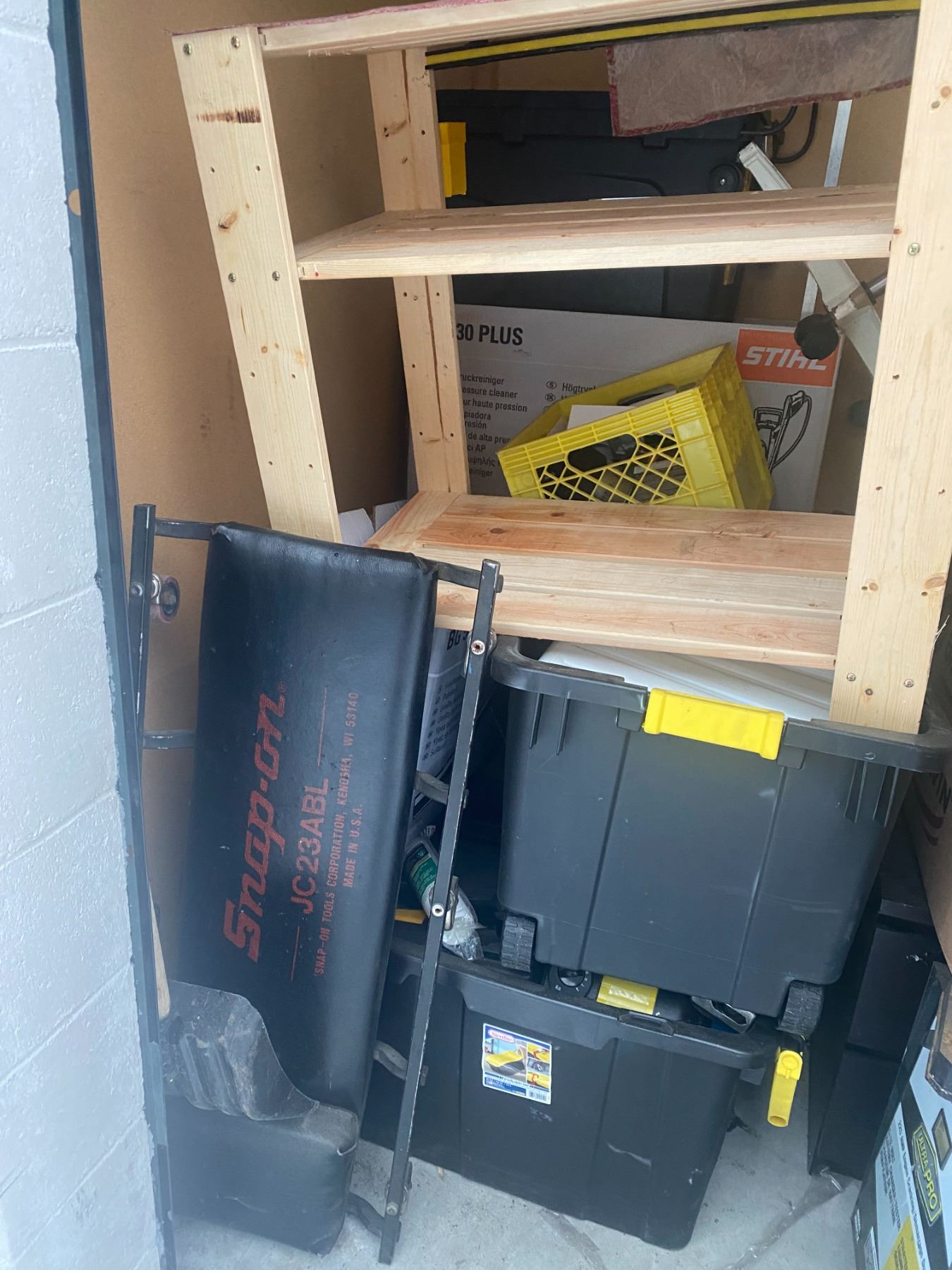 Locker 280 5x5 penticton Self storage 380 industrial ave East