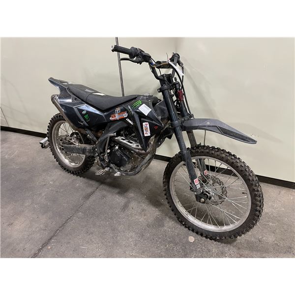 BLACK NO NAME GAS POWERED DIRT BIKE ( NO REGISTRATION, RUNNING CONDITION UNKNOWN )