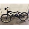 Image 1 : BLACK SINGLE SPEED BMX STYLE BIKE