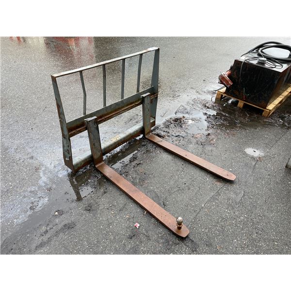 GREY METAL 42" SKID STEER FORK / 46" WIDE HEADACHE RACK ATTACHMENT WITH TRAILER BALL