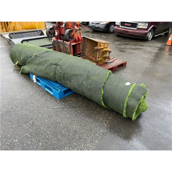 12' WIDE ROLL OF INDUSTRIAL OUTDOOR GREEN ASTROTURF APPROXIMATELY 550 SQ FT