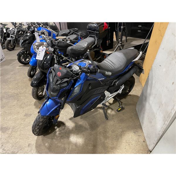 DAYMARK BLUE MOTORCYCLE LOOK ELECTRIC SCOOTER ( NO KEY, NO CHARGER, RUNNING CONDITION UNKNOWN )