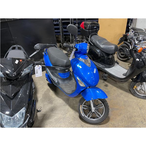 GIO ELECTRIC BLUE VESPA LOOK ELECTRIC SCOOTER ( NO KEY, NO CHARGER, RUNNING CONDITION UNKNOWN )