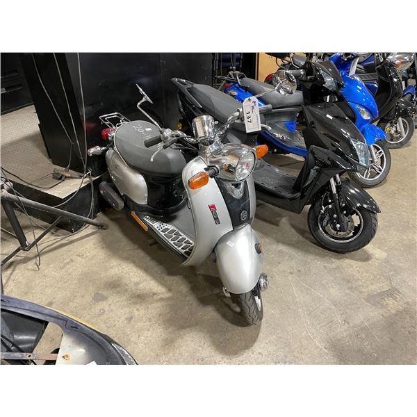 YAMAHA VINO RS5 GREY VIN1YASA17N62A001014 ODO#04687KM GAS POWERED SCOOTER ( NO REGISTRATION,